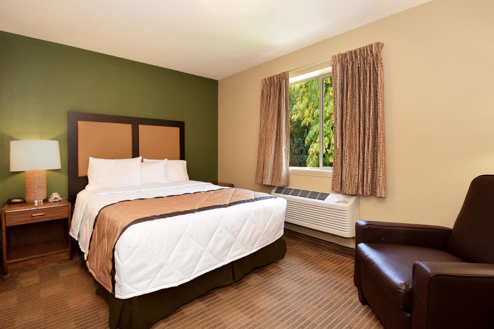Extended Stay America Select Suites - Rockford - State Street Екстер'єр фото