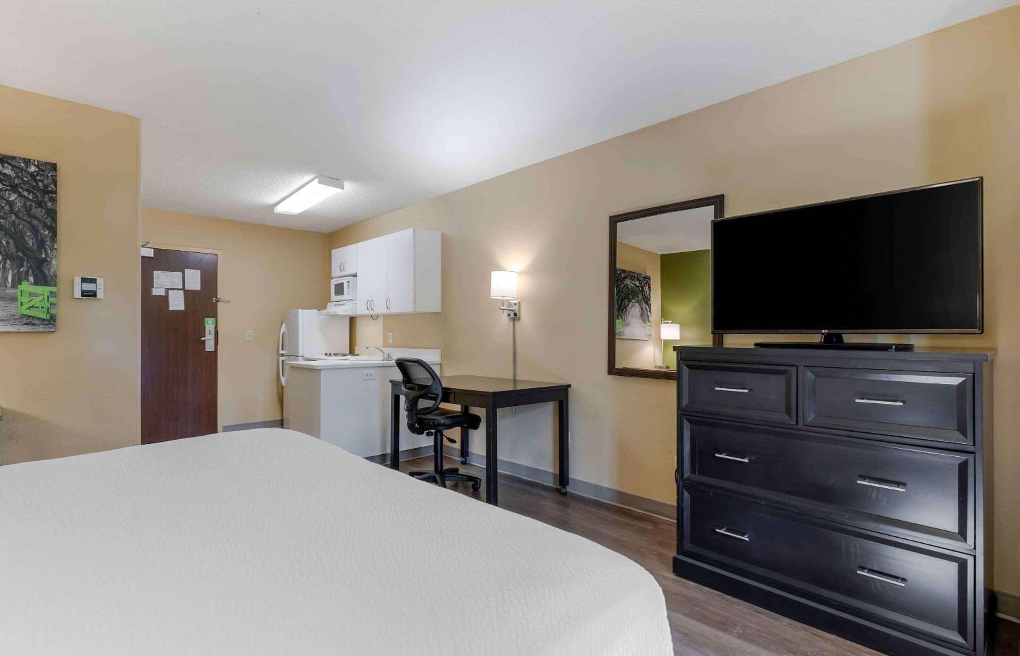 Extended Stay America Select Suites - Rockford - State Street Екстер'єр фото