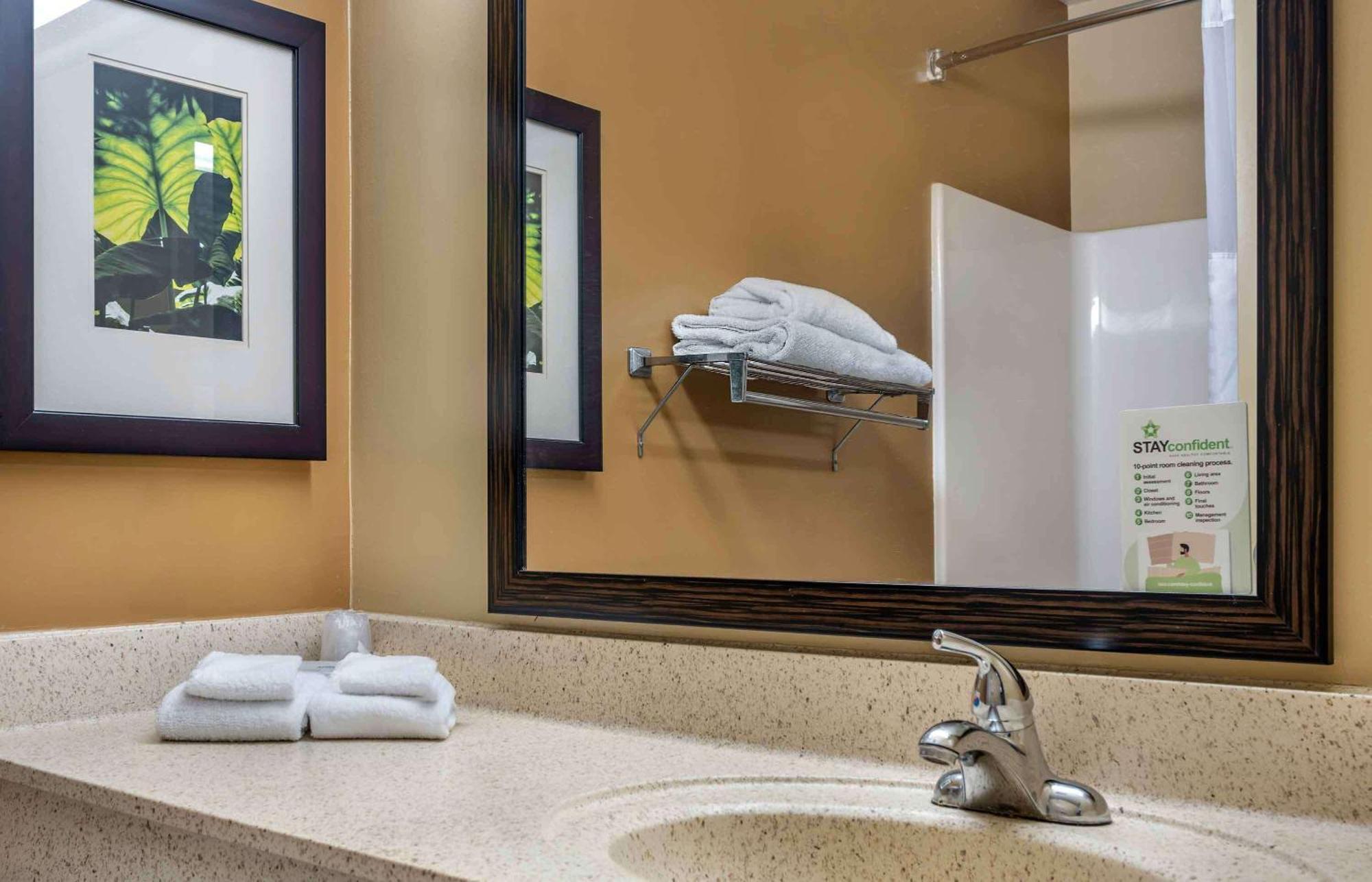 Extended Stay America Select Suites - Rockford - State Street Екстер'єр фото