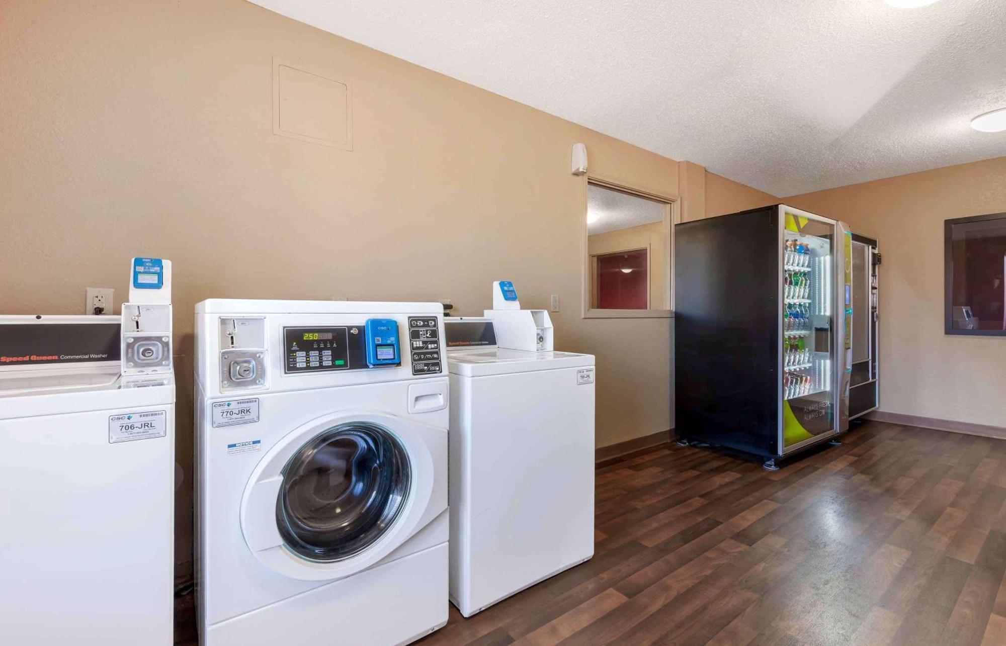 Extended Stay America Select Suites - Rockford - State Street Екстер'єр фото