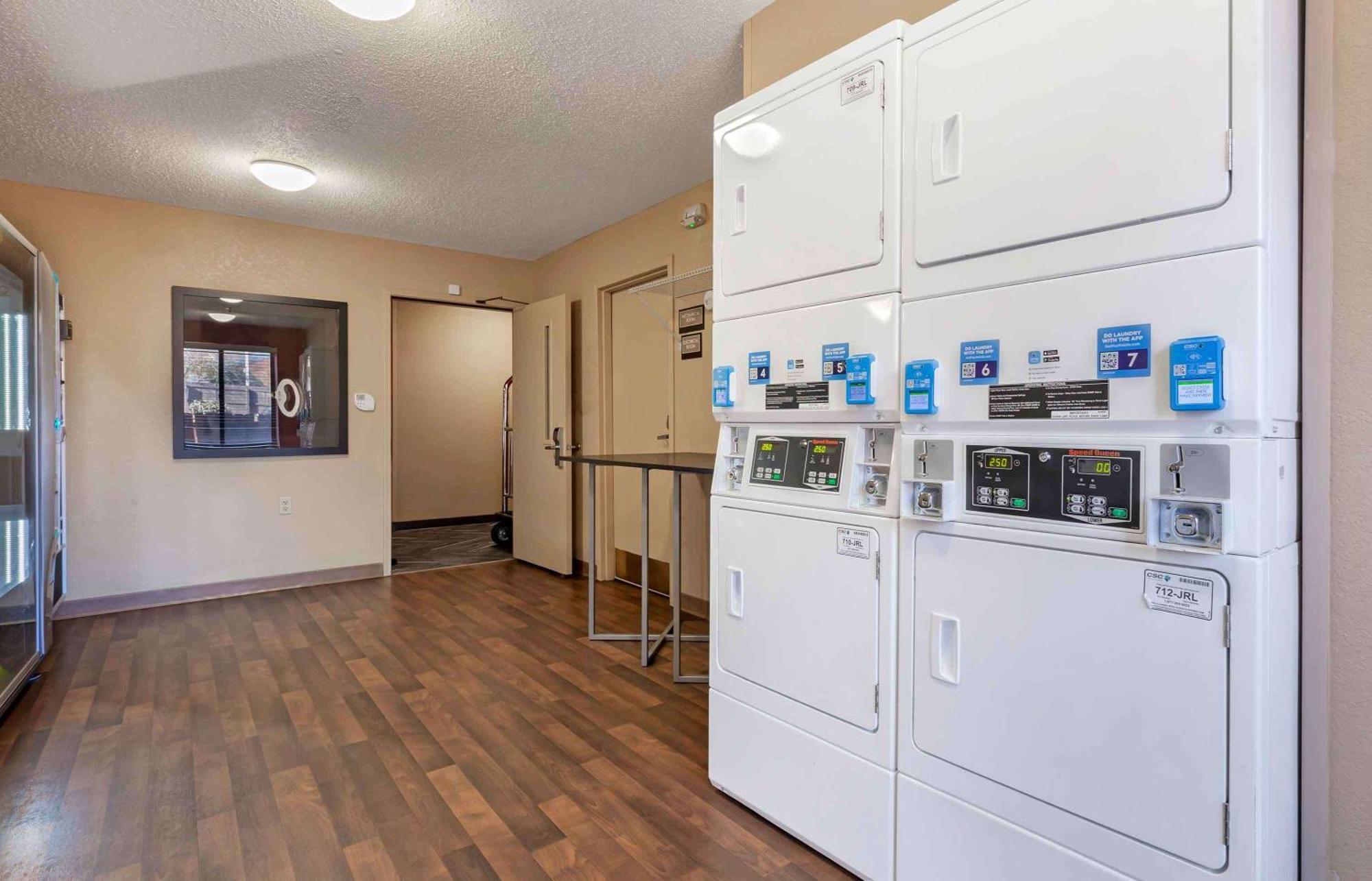 Extended Stay America Select Suites - Rockford - State Street Екстер'єр фото