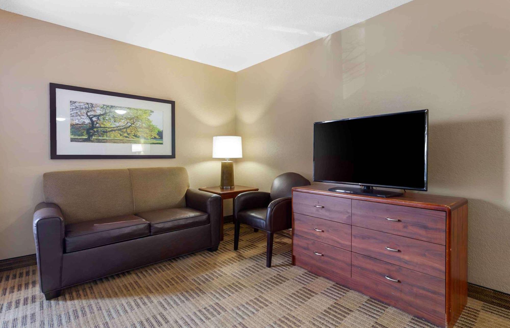 Extended Stay America Select Suites - Rockford - State Street Екстер'єр фото