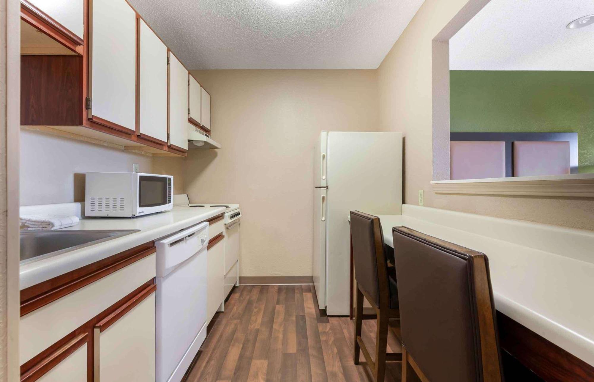 Extended Stay America Select Suites - Rockford - State Street Екстер'єр фото