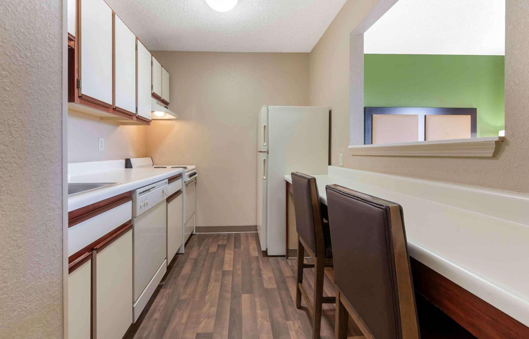 Extended Stay America Select Suites - Rockford - State Street Екстер'єр фото