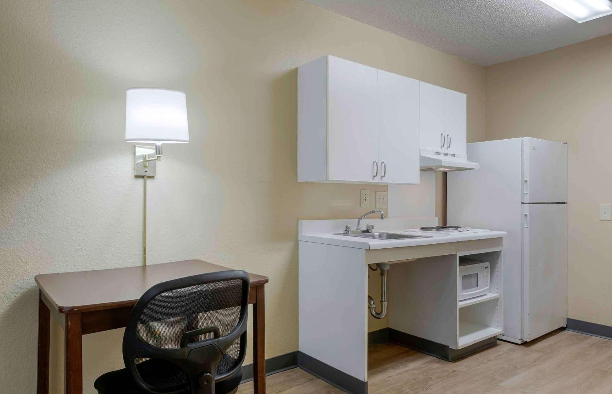 Extended Stay America Select Suites - Rockford - State Street Екстер'єр фото