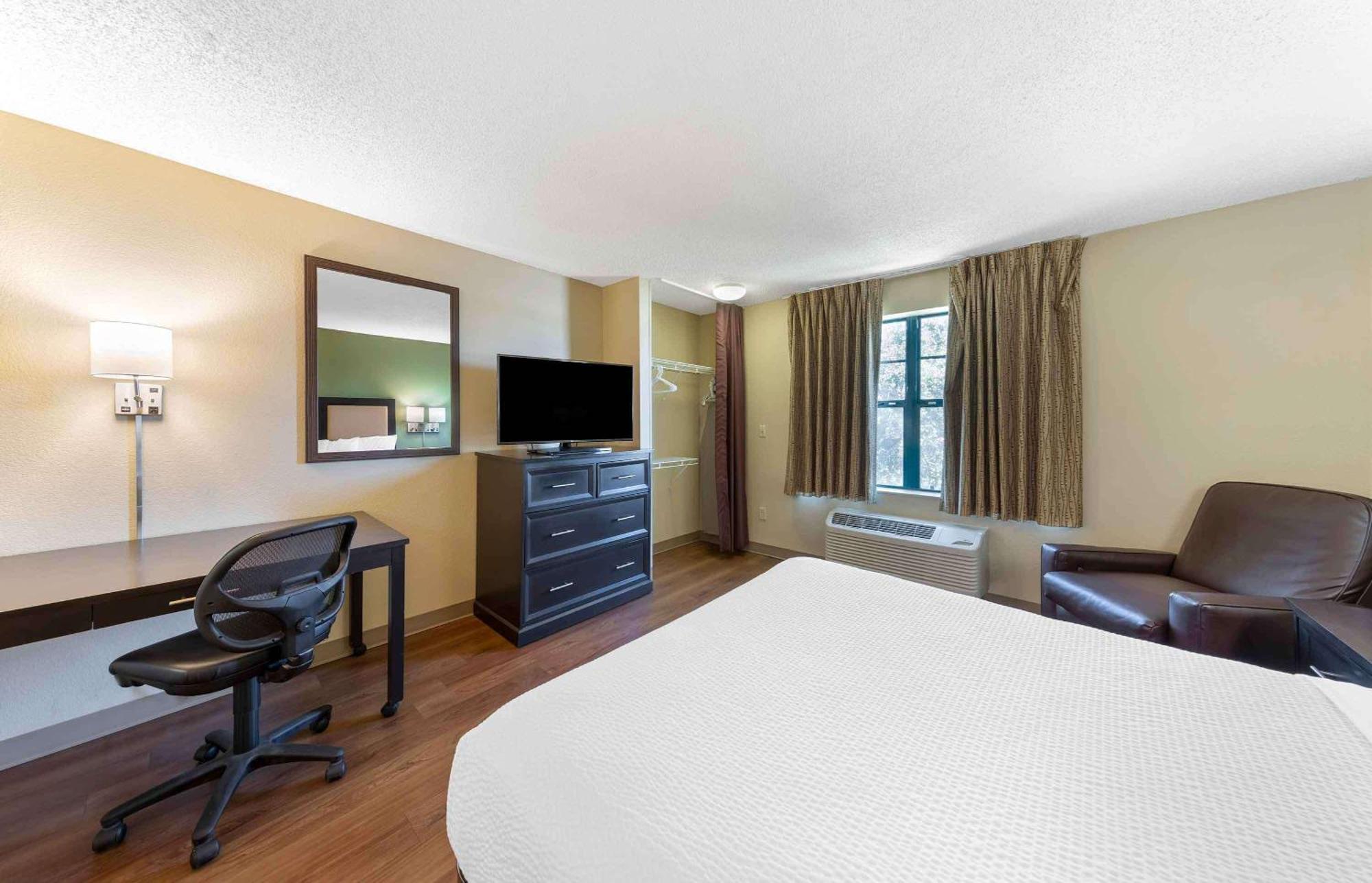 Extended Stay America Select Suites - Rockford - State Street Екстер'єр фото