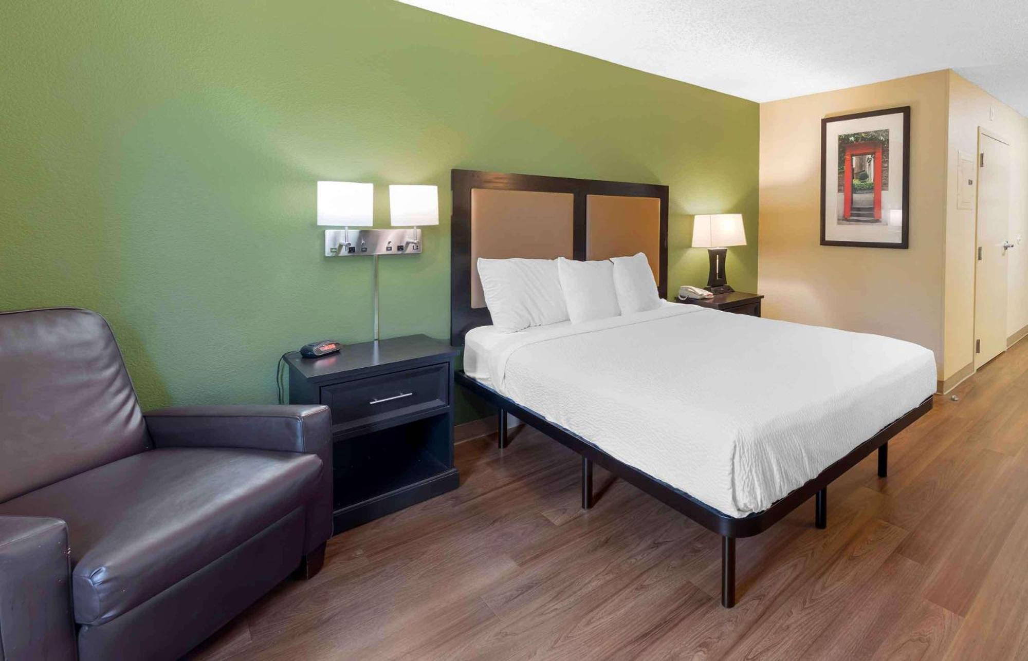 Extended Stay America Select Suites - Rockford - State Street Екстер'єр фото