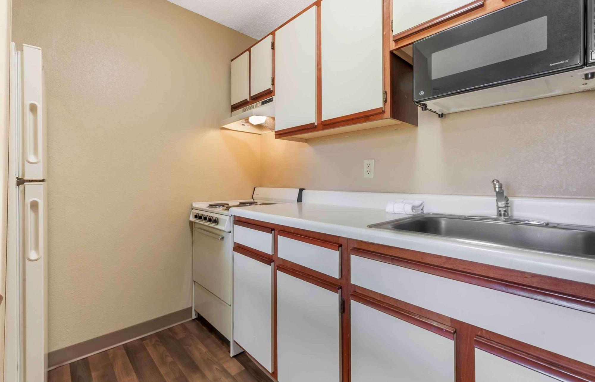 Extended Stay America Select Suites - Rockford - State Street Екстер'єр фото