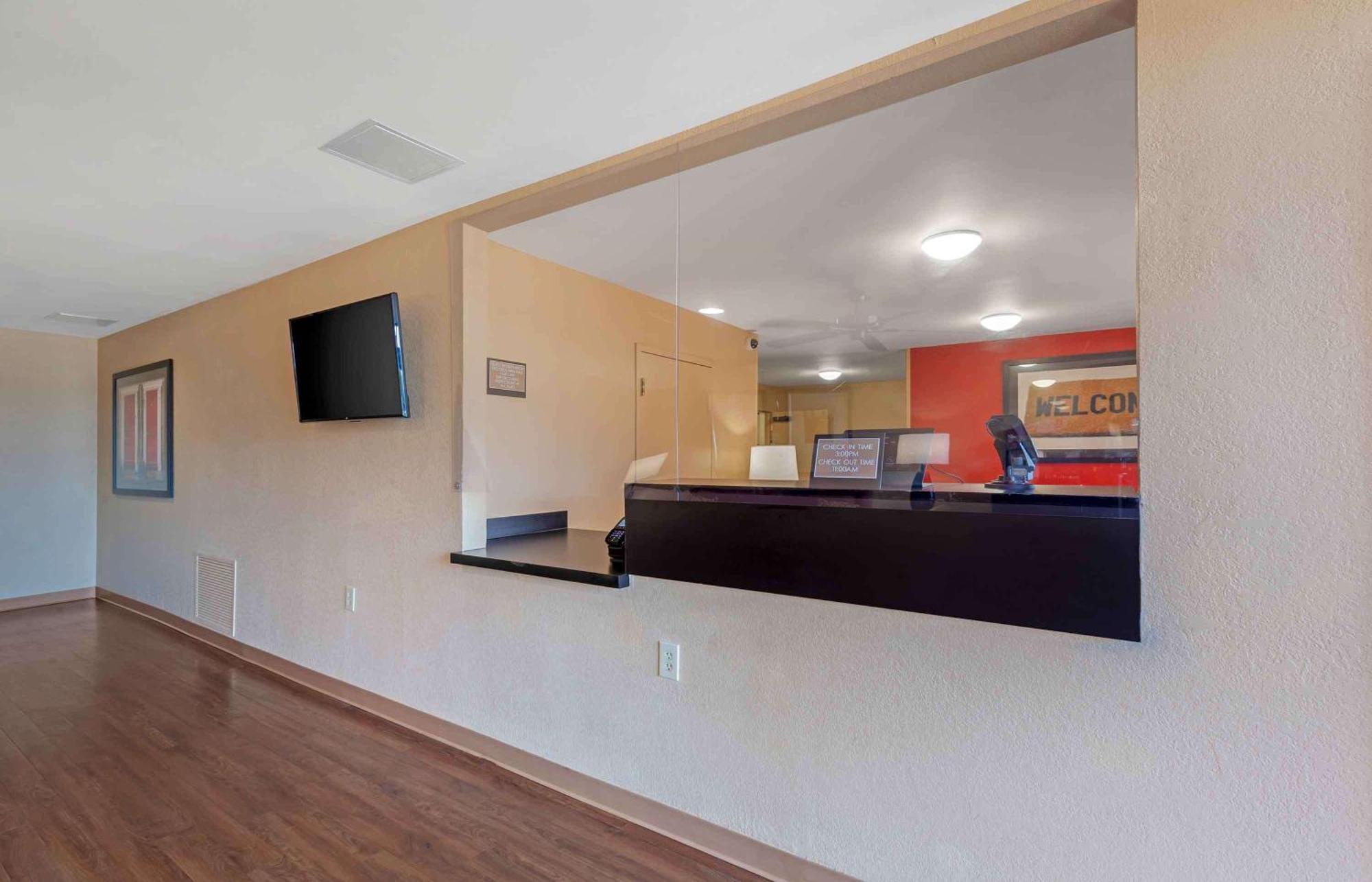 Extended Stay America Select Suites - Rockford - State Street Екстер'єр фото