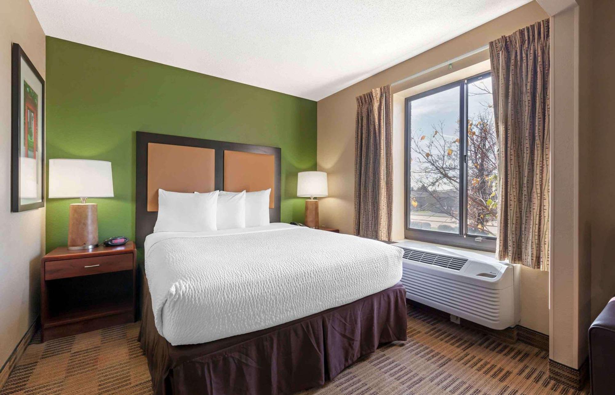Extended Stay America Select Suites - Rockford - State Street Екстер'єр фото