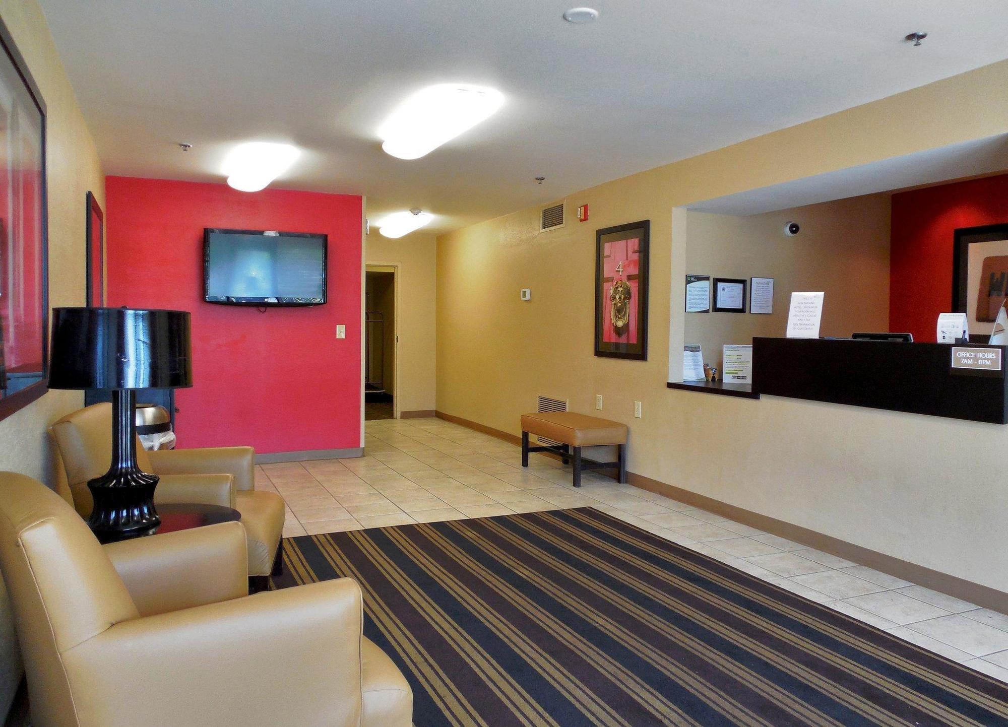 Extended Stay America Select Suites - Rockford - State Street Екстер'єр фото