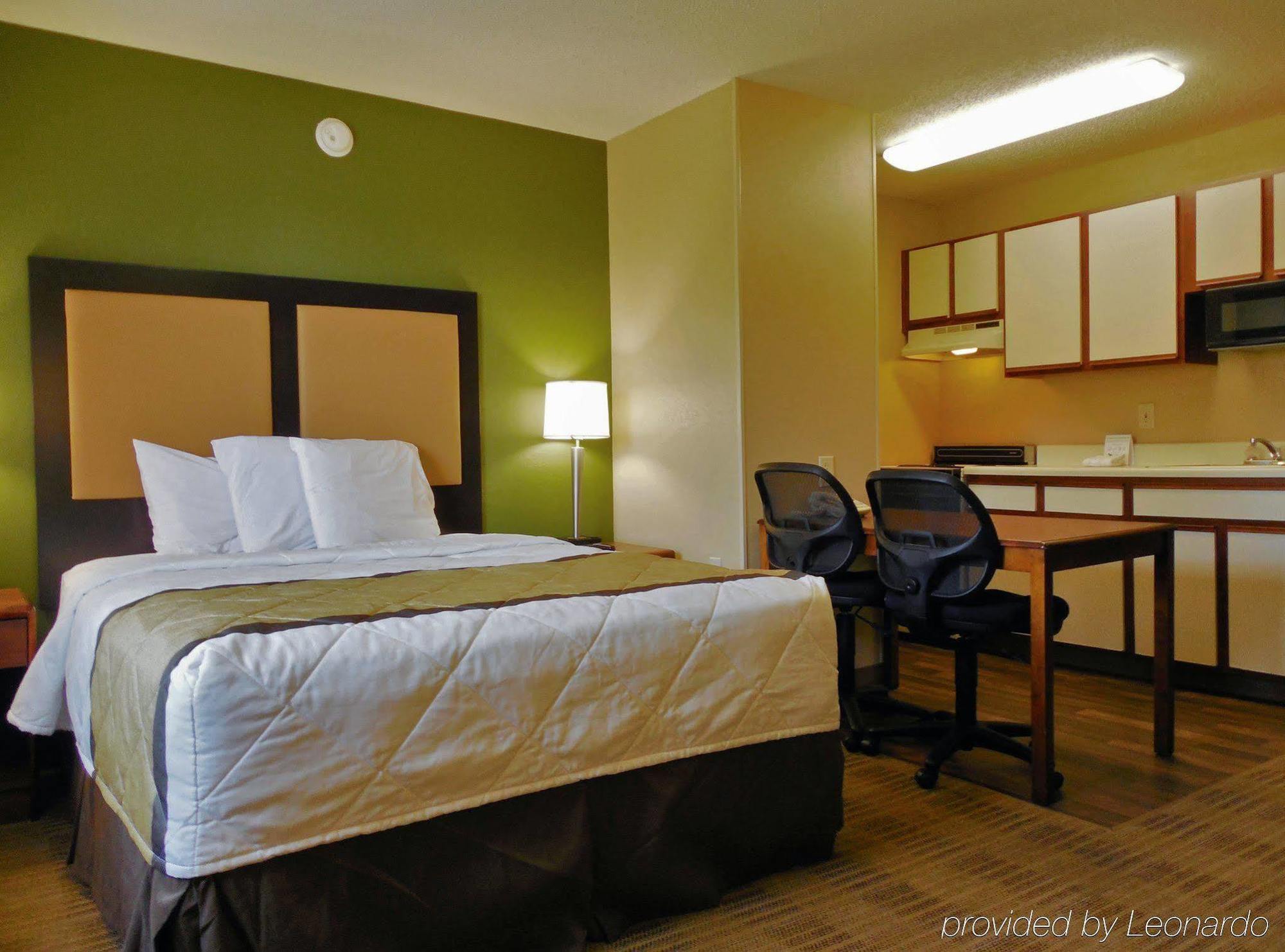 Extended Stay America Select Suites - Rockford - State Street Екстер'єр фото